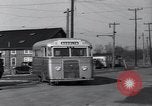 Image railroad hybride de bus Arlington Virginia USA, 1937, de la seconde 5 séquences d'archives historiques vidéo 65675038390