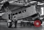 Image Ford Tri Motor United States USA, 1927, de la seconde 19 séquences d'archives historiques vidéo 65675038391
