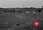 Standbild Weizen Feld in der Nähe von Factory United States USA, 1917, aus Sekunde 3 historischem Filmmaterial Videoclip 65675038397
