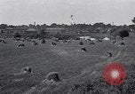 Standbild Weizen Feld in der Nähe von Factory United States USA, 1917, aus Sekunde 4 historischem Filmmaterial Videoclip 65675038397