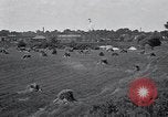 Standbild Weizen Feld in der Nähe von Factory United States USA, 1917, aus Sekunde 7 historischem Filmmaterial Videoclip 65675038397