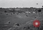 Standbild Weizen Feld in der Nähe von Factory United States USA, 1917, aus Sekunde 9 historischem Filmmaterial Videoclip 65675038397