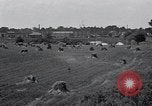 Standbild Weizen Feld in der Nähe von Factory United States USA, 1917, aus Sekunde 11 historischem Filmmaterial Videoclip 65675038397