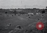 Standbild Weizen Feld in der Nähe von Factory United States USA, 1917, aus Sekunde 13 historischem Filmmaterial Videoclip 65675038397
