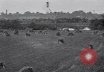 Standbild Weizen Feld in der Nähe von Factory United States USA, 1917, aus Sekunde 16 historischem Filmmaterial Videoclip 65675038397