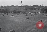 Standbild Weizen Feld in der Nähe von Factory United States USA, 1917, aus Sekunde 17 historischem Filmmaterial Videoclip 65675038397