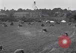 Standbild Weizen Feld in der Nähe von Factory United States USA, 1917, aus Sekunde 24 historischem Filmmaterial Videoclip 65675038397