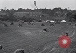 Standbild Weizen Feld in der Nähe von Factory United States USA, 1917, aus Sekunde 26 historischem Filmmaterial Videoclip 65675038397