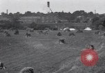 Standbild Weizen Feld in der Nähe von Factory United States USA, 1917, aus Sekunde 27 historischem Filmmaterial Videoclip 65675038397