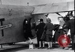 Standbild Ford Trimotor mit Native American Indian Familie Albuquerque New Mexico USA, 1928, aus Sekunde 20 historischem Filmmaterial Videoclip 65675038420
