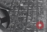 Standbild Ford Trimotor mit Native American Indian Familie Albuquerque New Mexico USA, 1928, aus Sekunde 61 historischem Filmmaterial Videoclip 65675038420