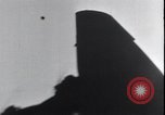 Standbild Ford Trimotor Flugzeug fliegt nach Kingman Albuquerque New Mexico USA, 1928, aus Sekunde 13 historischem Filmmaterial Videoclip 65675038421