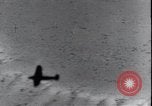 Standbild Ford Trimotor Flugzeug fliegt nach Kingman Albuquerque New Mexico USA, 1928, aus Sekunde 18 historischem Filmmaterial Videoclip 65675038421