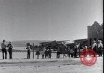 Standbild Ford Trimotor Flugzeug fliegt nach Kingman Albuquerque New Mexico USA, 1928, aus Sekunde 60 historischem Filmmaterial Videoclip 65675038421