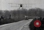 Standbild Lillian Boyer und Luftakrobatik Chattanooga Tennessee USA, 1920, aus Sekunde 14 historischem Filmmaterial Videoclip 65675038424