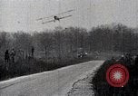 Standbild Lillian Boyer und Luftakrobatik Chattanooga Tennessee USA, 1920, aus Sekunde 23 historischem Filmmaterial Videoclip 65675038424