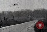 Standbild Lillian Boyer und Luftakrobatik Chattanooga Tennessee USA, 1920, aus Sekunde 24 historischem Filmmaterial Videoclip 65675038424
