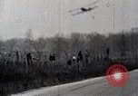 Standbild Lillian Boyer und Luftakrobatik Chattanooga Tennessee USA, 1920, aus Sekunde 25 historischem Filmmaterial Videoclip 65675038424