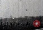Standbild Lillian Boyer und Luftakrobatik Chattanooga Tennessee USA, 1920, aus Sekunde 28 historischem Filmmaterial Videoclip 65675038424