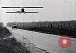 Standbild Lillian Boyer und Luftakrobatik Chattanooga Tennessee USA, 1920, aus Sekunde 34 historischem Filmmaterial Videoclip 65675038424