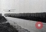 Standbild Lillian Boyer und Luftakrobatik Chattanooga Tennessee USA, 1920, aus Sekunde 38 historischem Filmmaterial Videoclip 65675038424