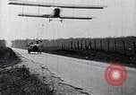 Standbild Lillian Boyer und Luftakrobatik Chattanooga Tennessee USA, 1920, aus Sekunde 40 historischem Filmmaterial Videoclip 65675038424