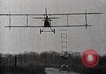 Standbild Lillian Boyer und Luftakrobatik Chattanooga Tennessee USA, 1920, aus Sekunde 43 historischem Filmmaterial Videoclip 65675038424