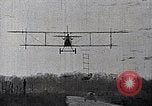 Standbild Lillian Boyer und Luftakrobatik Chattanooga Tennessee USA, 1920, aus Sekunde 44 historischem Filmmaterial Videoclip 65675038424