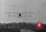Standbild Lillian Boyer und Luftakrobatik Chattanooga Tennessee USA, 1920, aus Sekunde 45 historischem Filmmaterial Videoclip 65675038424