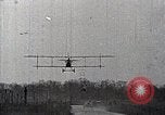 Standbild Lillian Boyer und Luftakrobatik Chattanooga Tennessee USA, 1920, aus Sekunde 46 historischem Filmmaterial Videoclip 65675038424