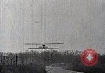 Standbild Lillian Boyer und Luftakrobatik Chattanooga Tennessee USA, 1920, aus Sekunde 49 historischem Filmmaterial Videoclip 65675038424
