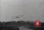 Standbild Lillian Boyer und Luftakrobatik Chattanooga Tennessee USA, 1920, aus Sekunde 51 historischem Filmmaterial Videoclip 65675038424