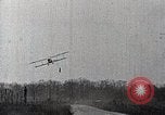 Standbild Lillian Boyer und Luftakrobatik Chattanooga Tennessee USA, 1920, aus Sekunde 53 historischem Filmmaterial Videoclip 65675038424