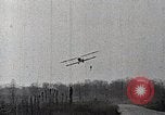 Standbild Lillian Boyer und Luftakrobatik Chattanooga Tennessee USA, 1920, aus Sekunde 54 historischem Filmmaterial Videoclip 65675038424