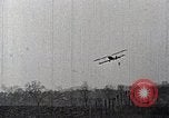 Standbild Lillian Boyer und Luftakrobatik Chattanooga Tennessee USA, 1920, aus Sekunde 56 historischem Filmmaterial Videoclip 65675038424