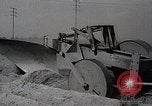Image charrue géant Santa Ana California USA, 1937, de la seconde 18 séquences d'archives historiques vidéo 65675038441