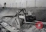 Image charrue géant Santa Ana California USA, 1937, de la seconde 25 séquences d'archives historiques vidéo 65675038441