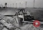 Image charrue géant Santa Ana California USA, 1937, de la seconde 27 séquences d'archives historiques vidéo 65675038441
