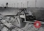 Image charrue géant Santa Ana California USA, 1937, de la seconde 28 séquences d'archives historiques vidéo 65675038441