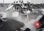 Image charrue géant Santa Ana California USA, 1937, de la seconde 37 séquences d'archives historiques vidéo 65675038441