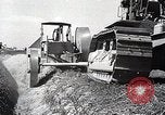 Image charrue géant Santa Ana California USA, 1937, de la seconde 56 séquences d'archives historiques vidéo 65675038441