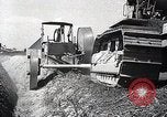 Image charrue géant Santa Ana California USA, 1937, de la seconde 57 séquences d'archives historiques vidéo 65675038441
