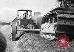 Image charrue géant Santa Ana California USA, 1937, de la seconde 58 séquences d'archives historiques vidéo 65675038441