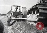 Image charrue géant Santa Ana California USA, 1937, de la seconde 59 séquences d'archives historiques vidéo 65675038441