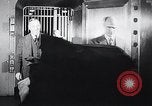 Image un billets d'un dollar Ottawa Ontario Canada, 1946, de la seconde 30 séquences d'archives historiques vidéo 65675038452