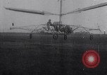 Standbild D'Ascanio Hubschrauber Ciampino Italien, 1930, aus Sekunde 13 historischem Filmmaterial Videoclip 65675038467
