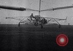 Standbild D'Ascanio Hubschrauber Ciampino Italien, 1930, aus Sekunde 16 historischem Filmmaterial Videoclip 65675038467