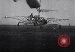 Standbild D'Ascanio Hubschrauber Ciampino Italien, 1930, aus Sekunde 17 historischem Filmmaterial Videoclip 65675038467