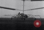 Standbild D'Ascanio Hubschrauber Ciampino Italien, 1930, aus Sekunde 21 historischem Filmmaterial Videoclip 65675038467