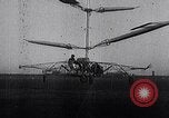 Standbild D'Ascanio Hubschrauber Ciampino Italien, 1930, aus Sekunde 25 historischem Filmmaterial Videoclip 65675038467